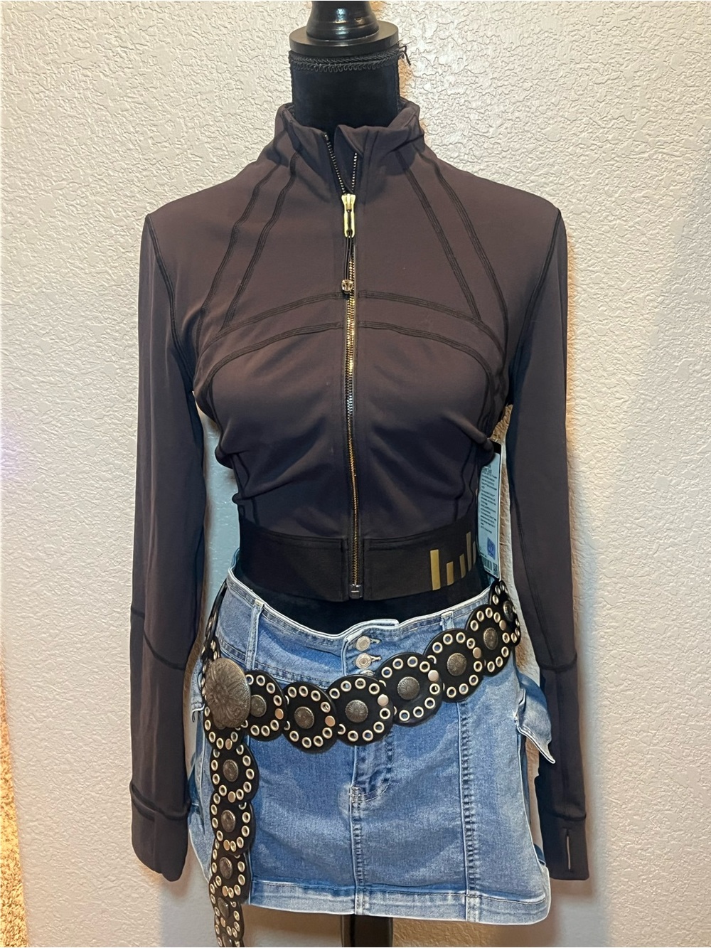 lululemon athletica cropped Black Long Sleeve Zip Crop Top